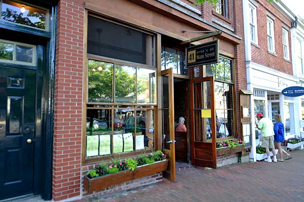 Arno's at 41 Main
